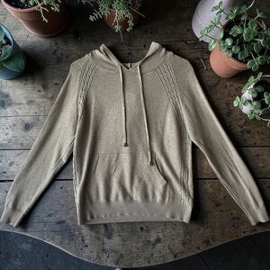 Papaya Women's Tan V-Neck Sweater